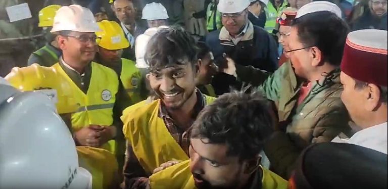ઉત્તરકાશીની ટનલમાં શ્રમિકોને બહાર